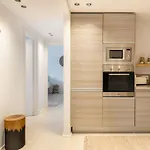 Serendipity Flat- Stunning Views And Serene Interior
