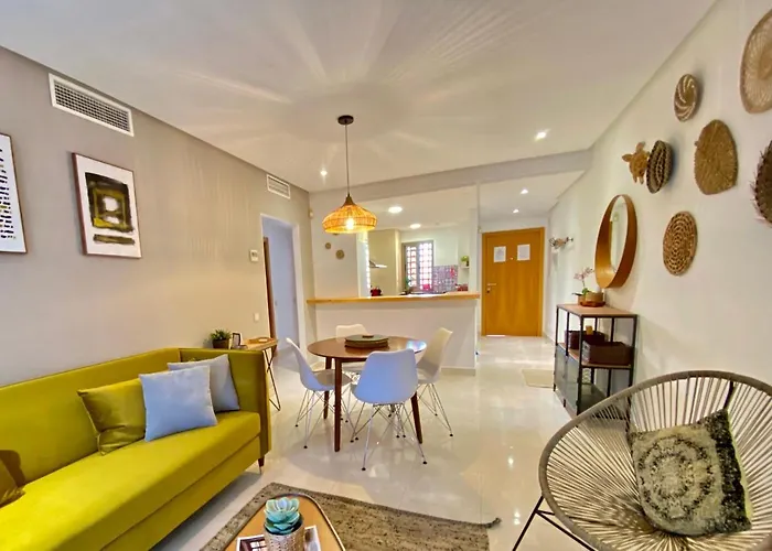 Resort Style 2 Bedroom Apartment In The New Golden Mile Free Wifi & Parking