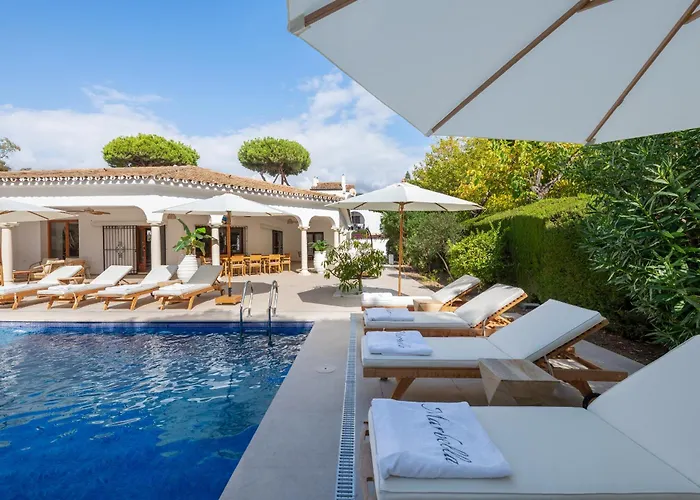 Luxurious Villa Just 200M From The Beach!
