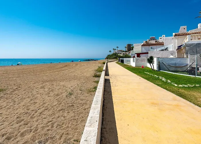 Golden Bay Apartment