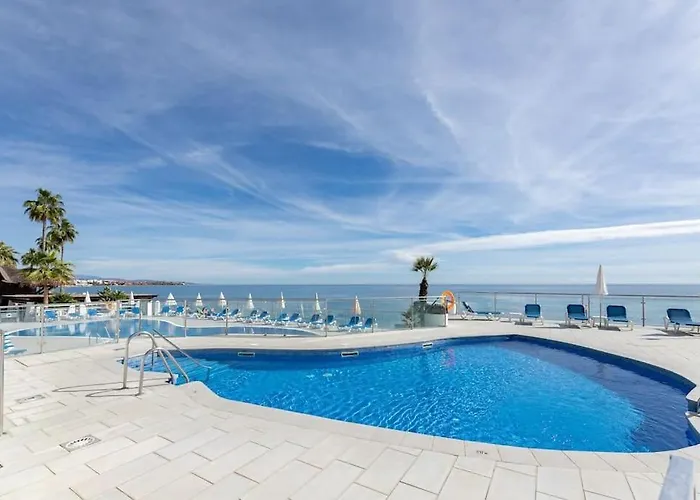 Amazing 4 Bed Beachfront Dominion Beach Rdr358
