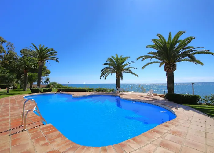 Estepona East Beachfront Townhouse Lunimar
