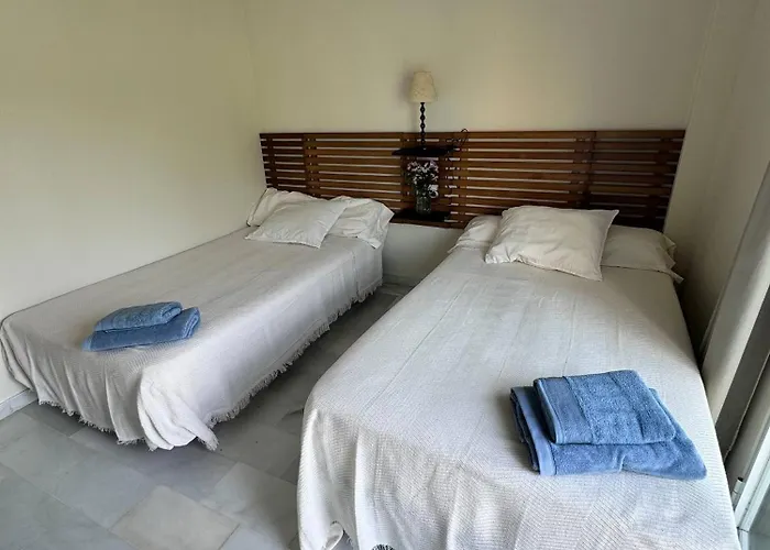 Room In Apartment - Room In Guadalmina With Pool