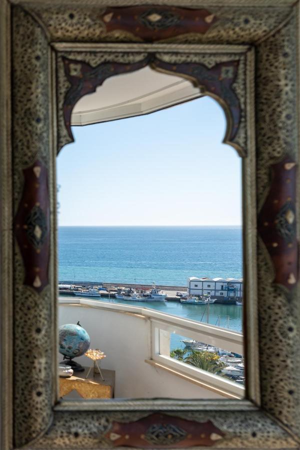 Puerto Deportivo *
