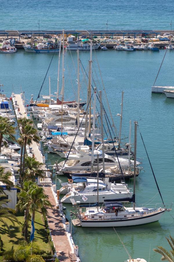 Puerto Deportivo *