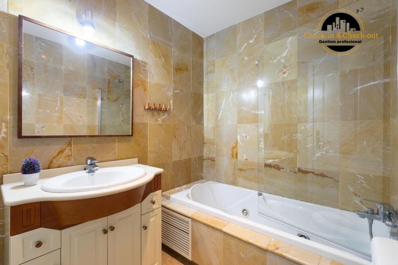 7 * Estepona