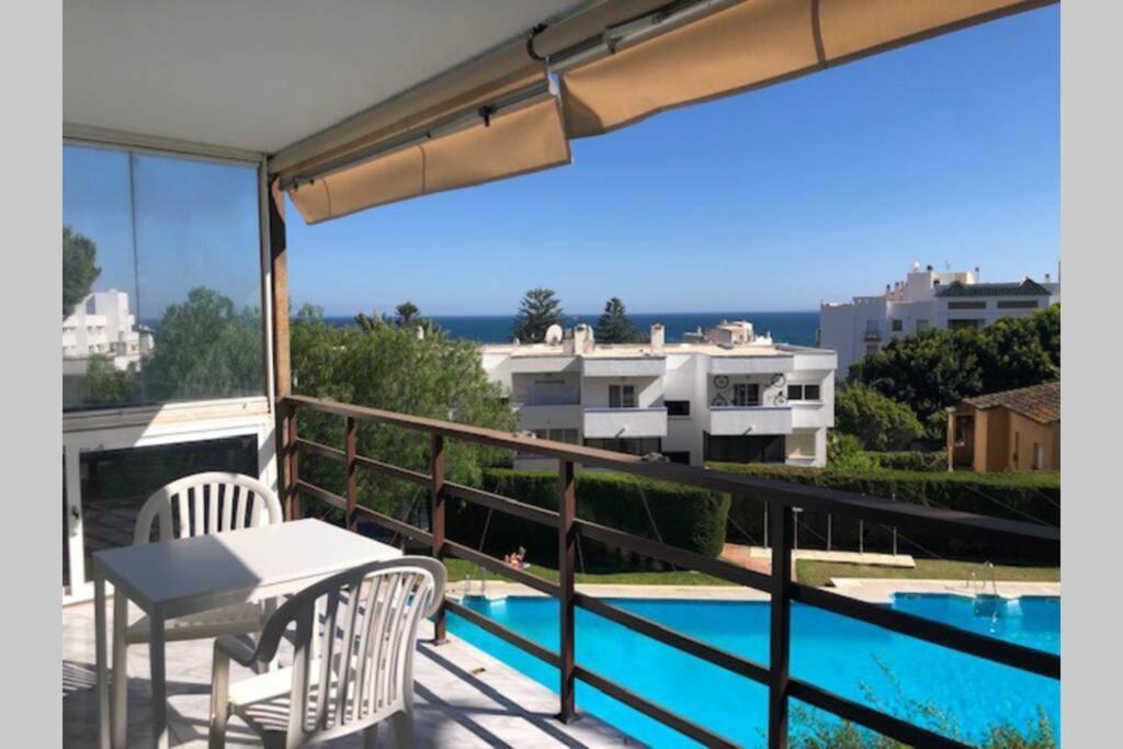 Tres Bel Avec Piscine Et Tennis Entre Amis Ou En Famille Apartamento Estepona