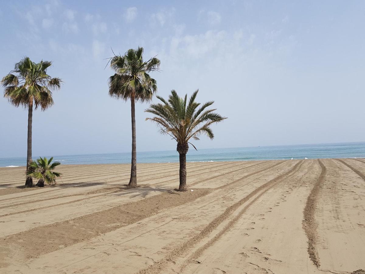 Free Parking, 40 Meters From The Beach, Wi-fi, Ac * Estepona
