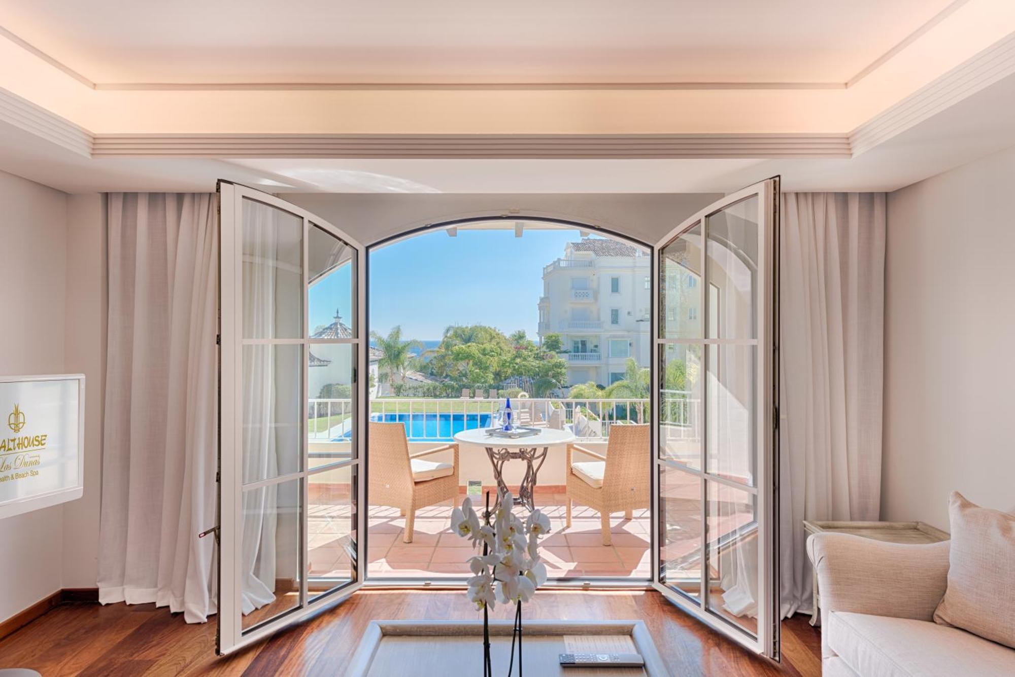 Las Dunas Suites & Apartments