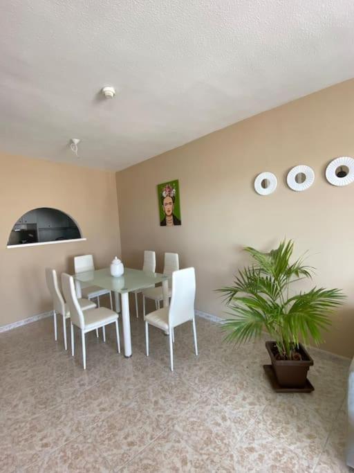 Apartment Lovely 1 Bedroom With Sea Views And Pool