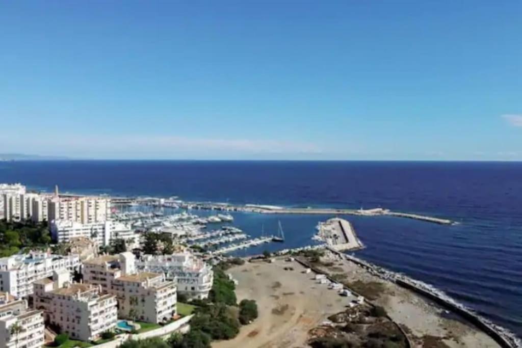 Apartment Lovely 1 Bedroom With Sea Views And Pool