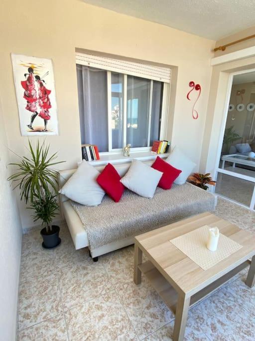 Lovely 1 Bedroom With Sea Views And Pool
