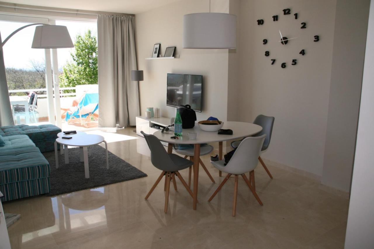 2152-modern With Private *