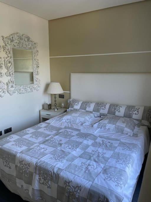 Luxurious And Light 3 Bedroom Penthouse *