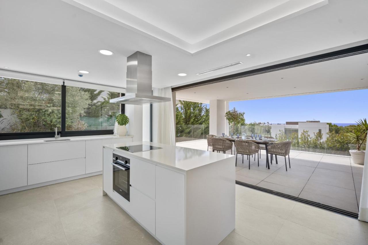 Alejandra - Benahavis Villa Estepona