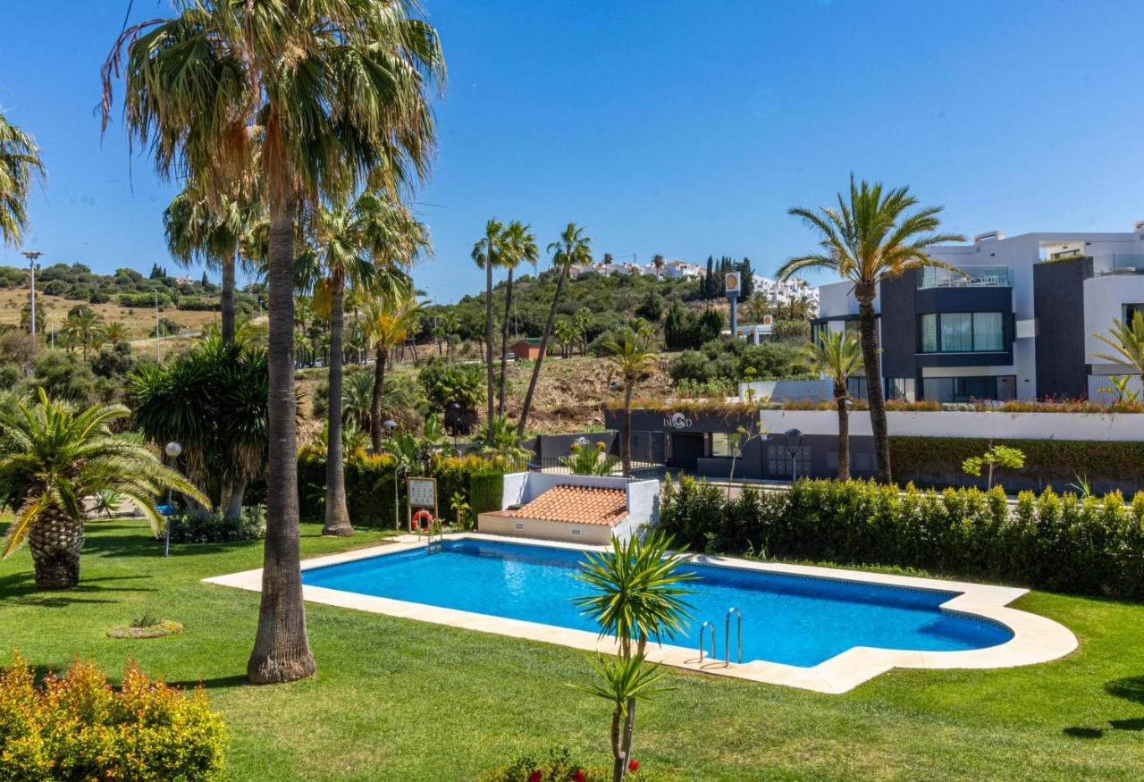 Spacious Beachfront Town House In With Fully Equipped Kitchen, Pools, Garden, Sea View *