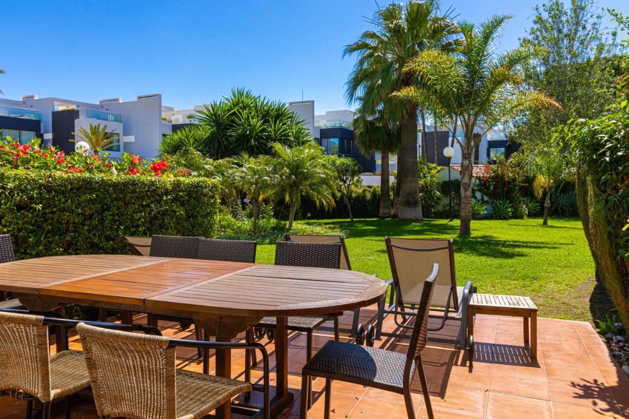 Spacious Beachfront Town House In With Fully Equipped Kitchen, Pools, Garden, Sea View * Estepona
