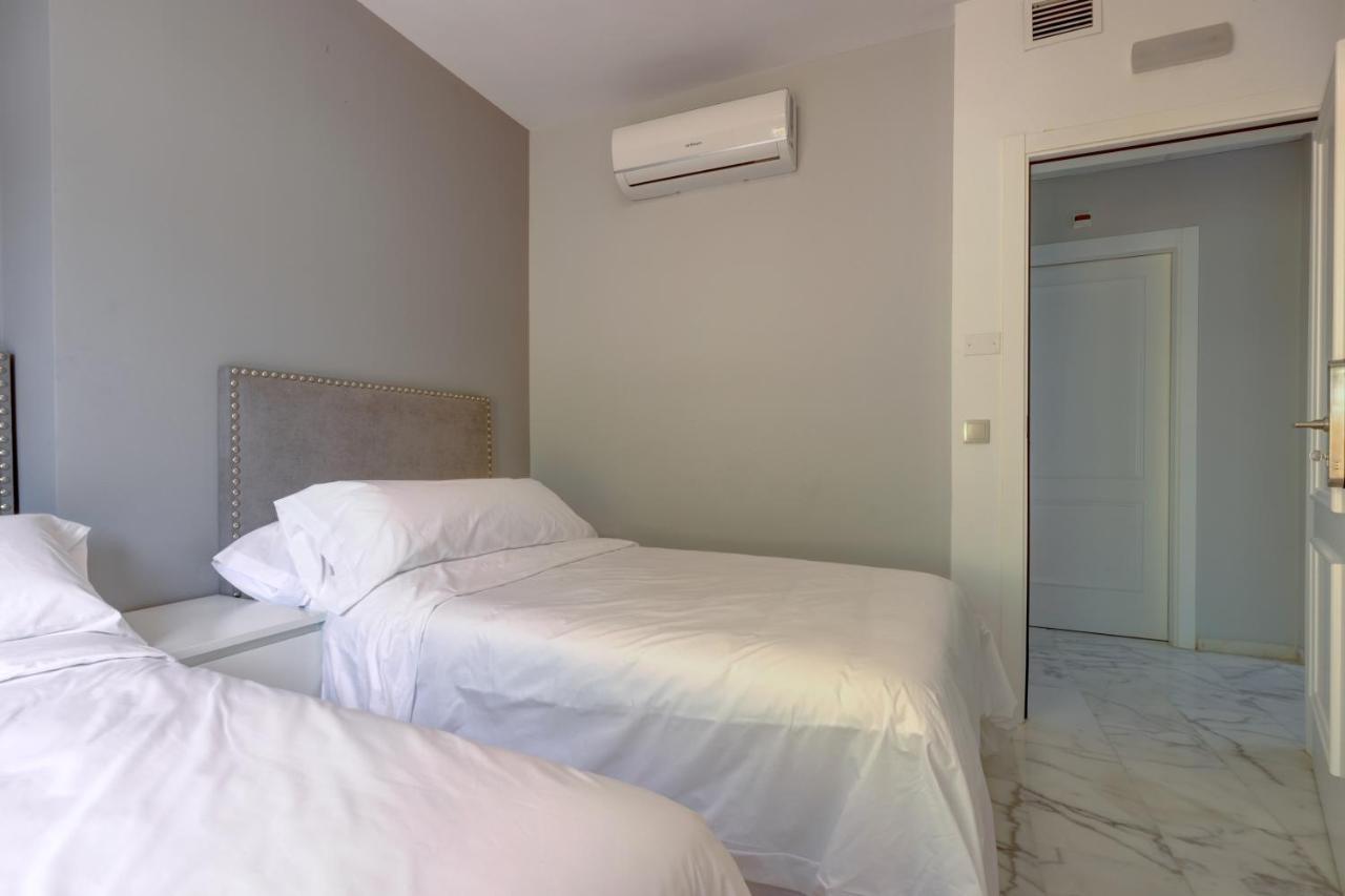 37 Estepona