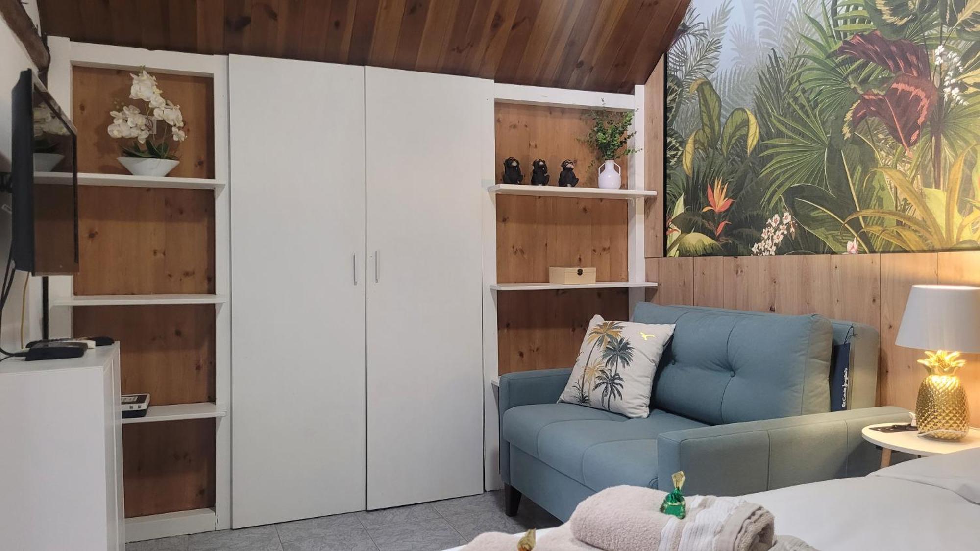 Free Parking, 40 Meters From The Beach, Wi-fi, Ac Apartment