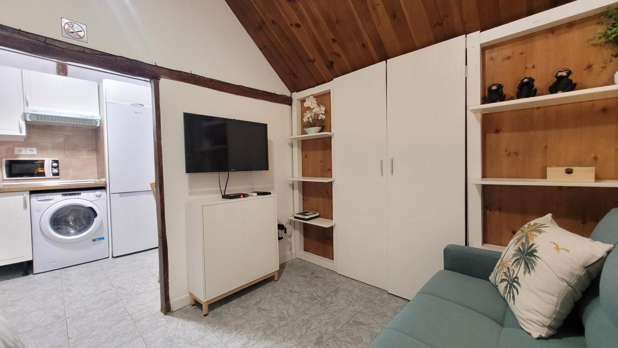 Free Parking, 40 Meters From The Beach, Wi-fi, Ac Apartment Estepona