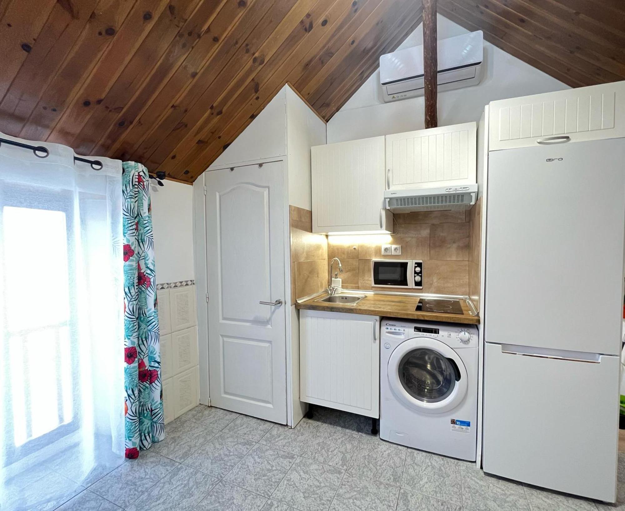 Apartment Free Parking, 40 Meters From The Beach, Wi-fi, Ac *