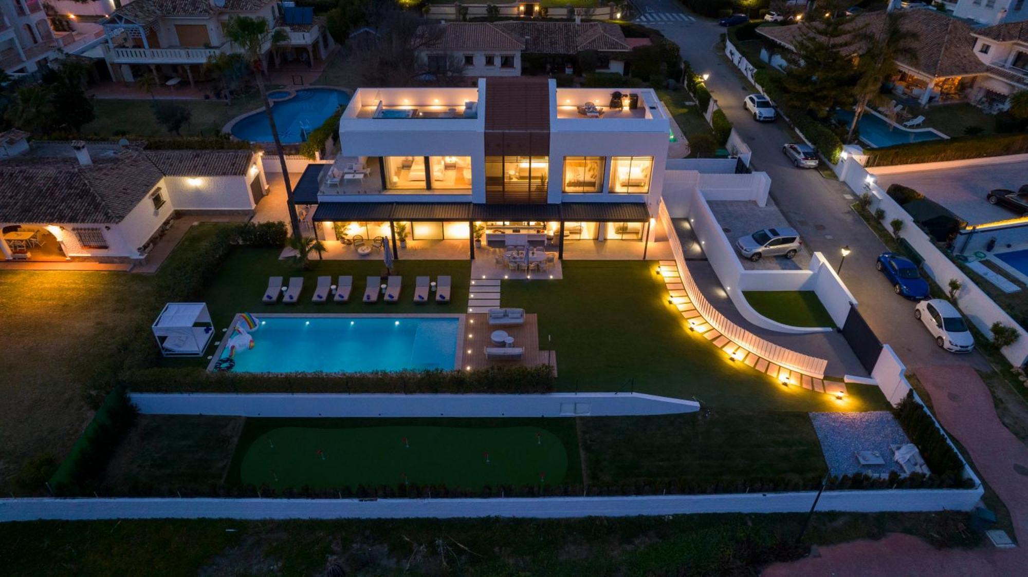 Vacation Marbella I Imare Waterfront, Beachfront Villa, Rooftop Jacuzzi, Indoor *