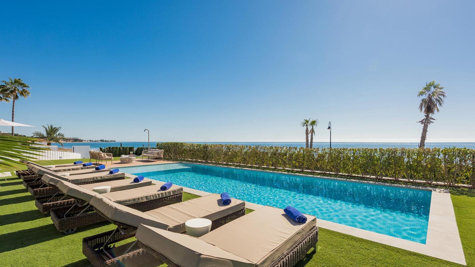 Vacation Marbella I Imare Waterfront, Beachfront Villa, Rooftop Jacuzzi, Indoor *