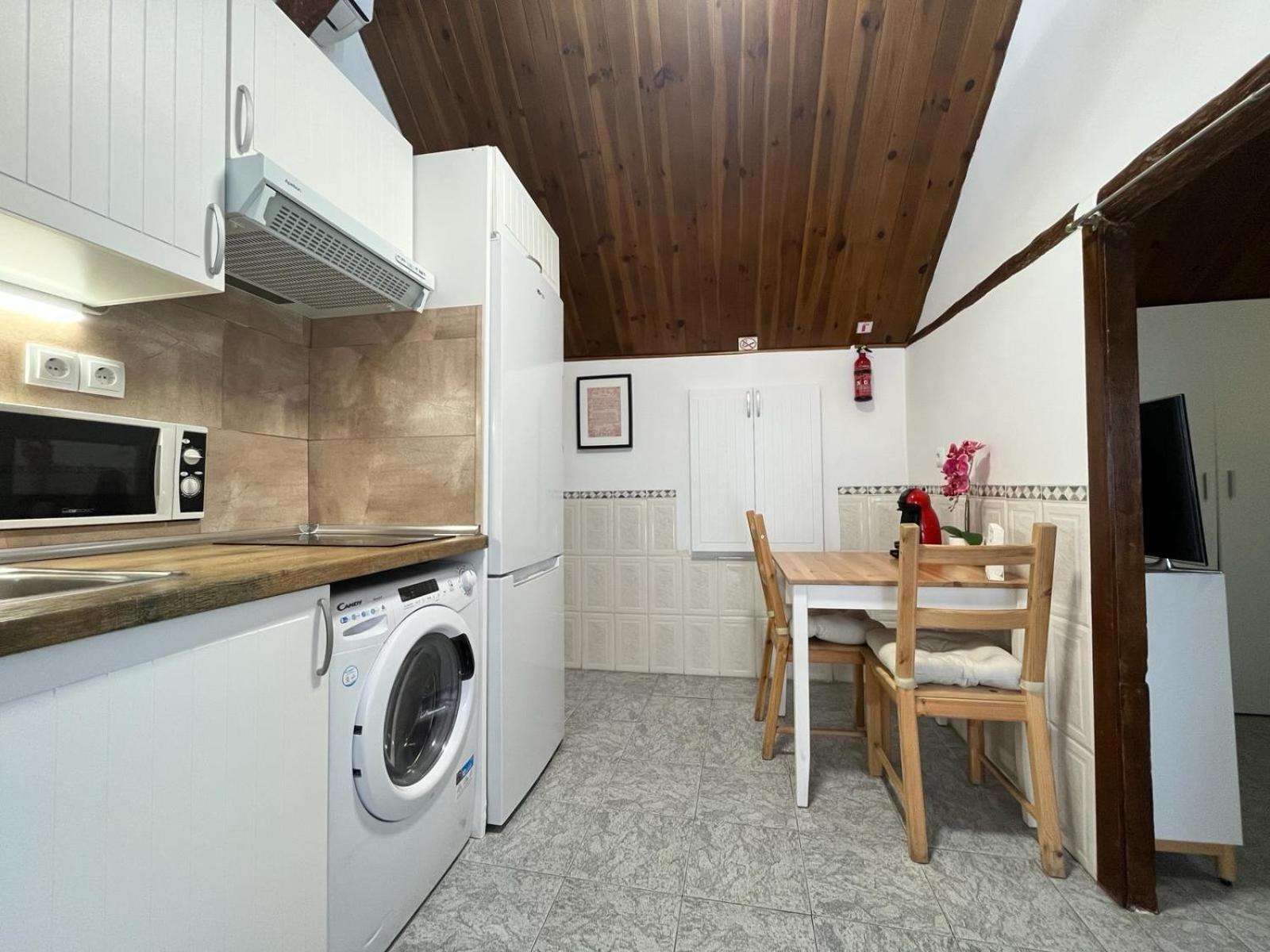 Free Parking, 40 Meters From The Beach, Wi-fi, Ac *