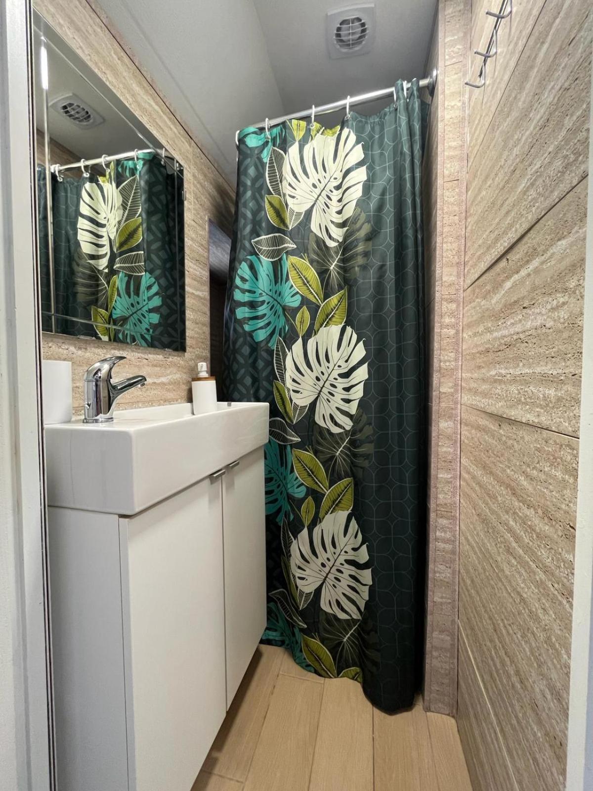 Apartment Free Parking, 40 Meters From The Beach, Wi-fi, Ac