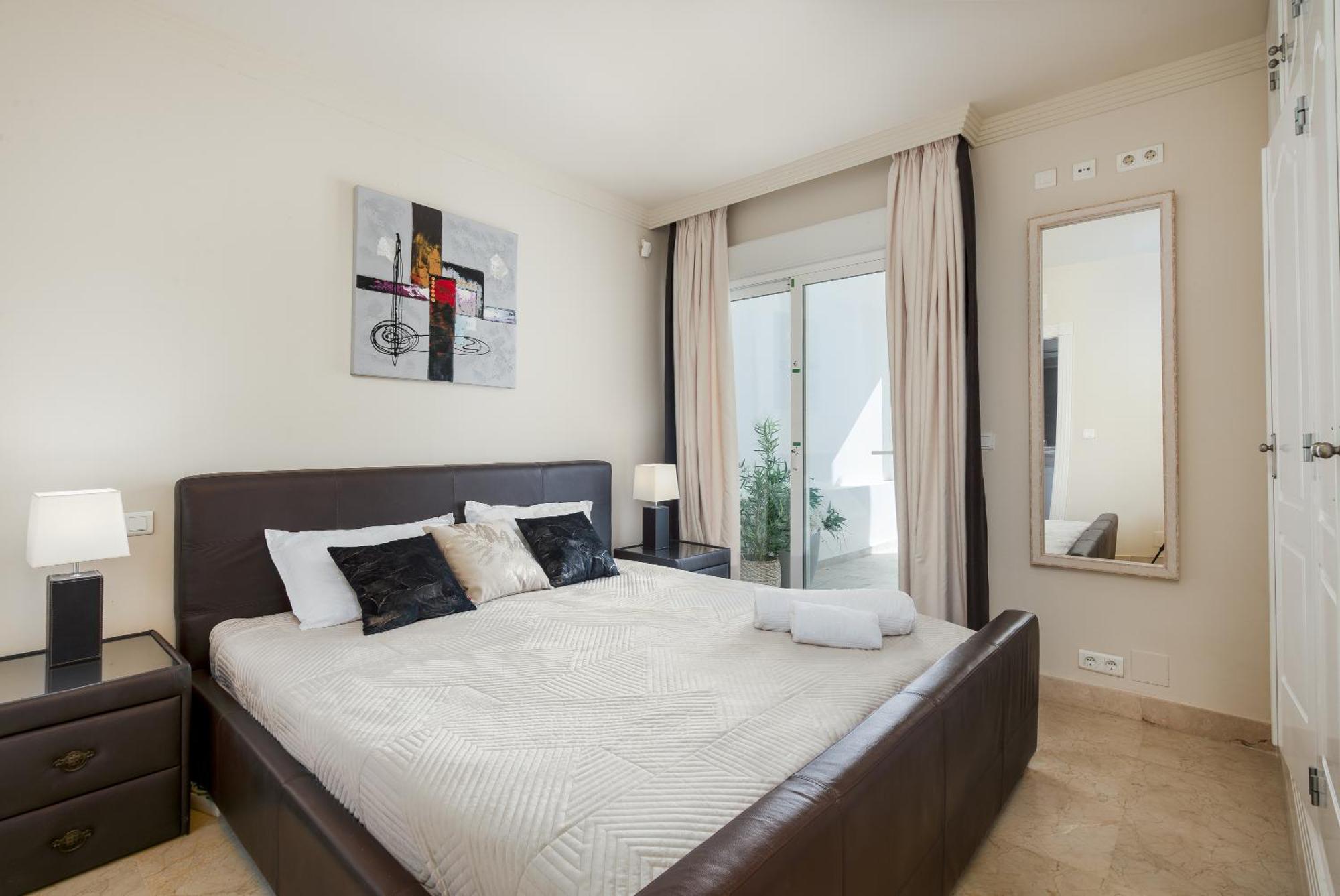 Sinfonia - 2br, Pool Apartment