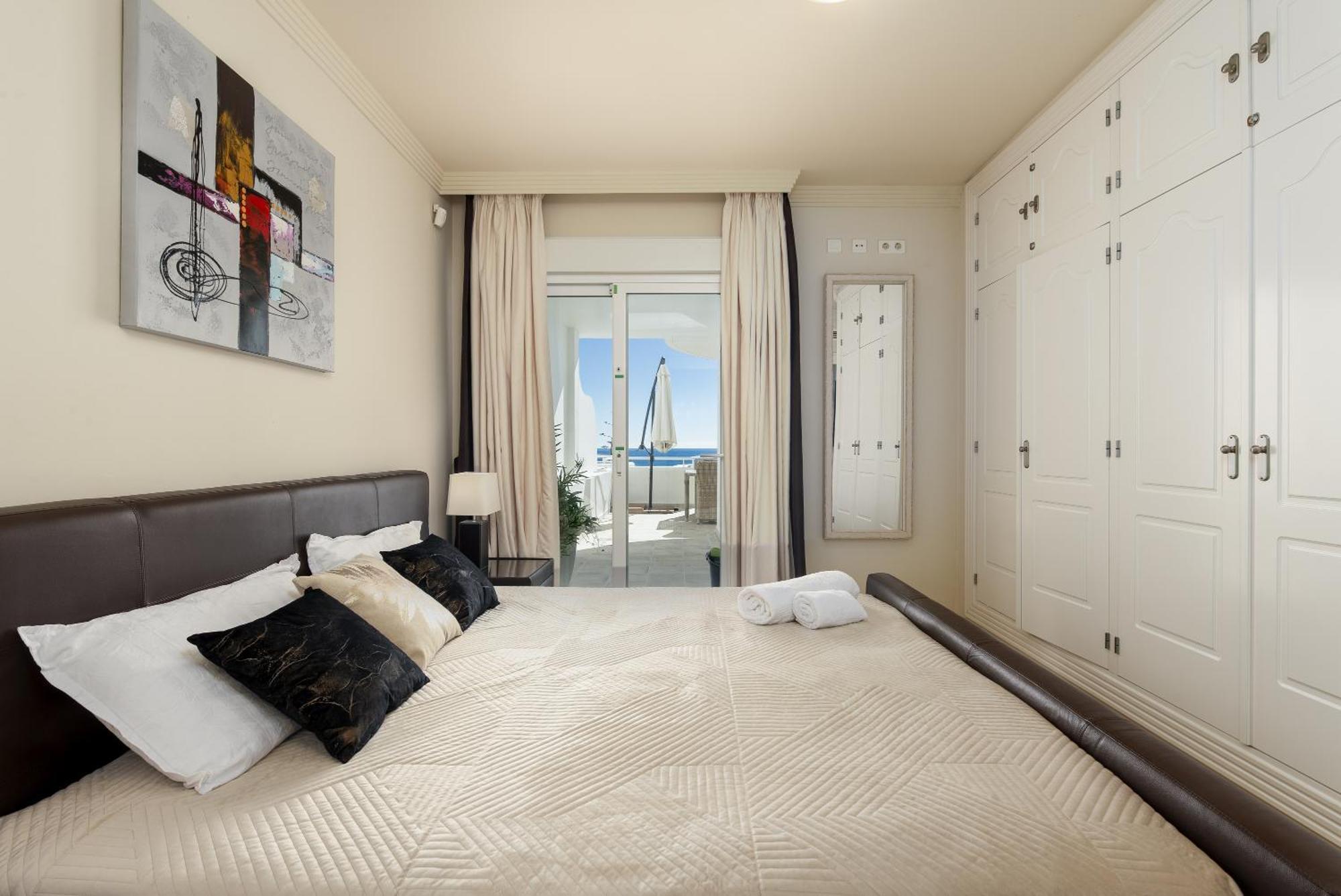 Sinfonia - 2br, Pool Apartment *