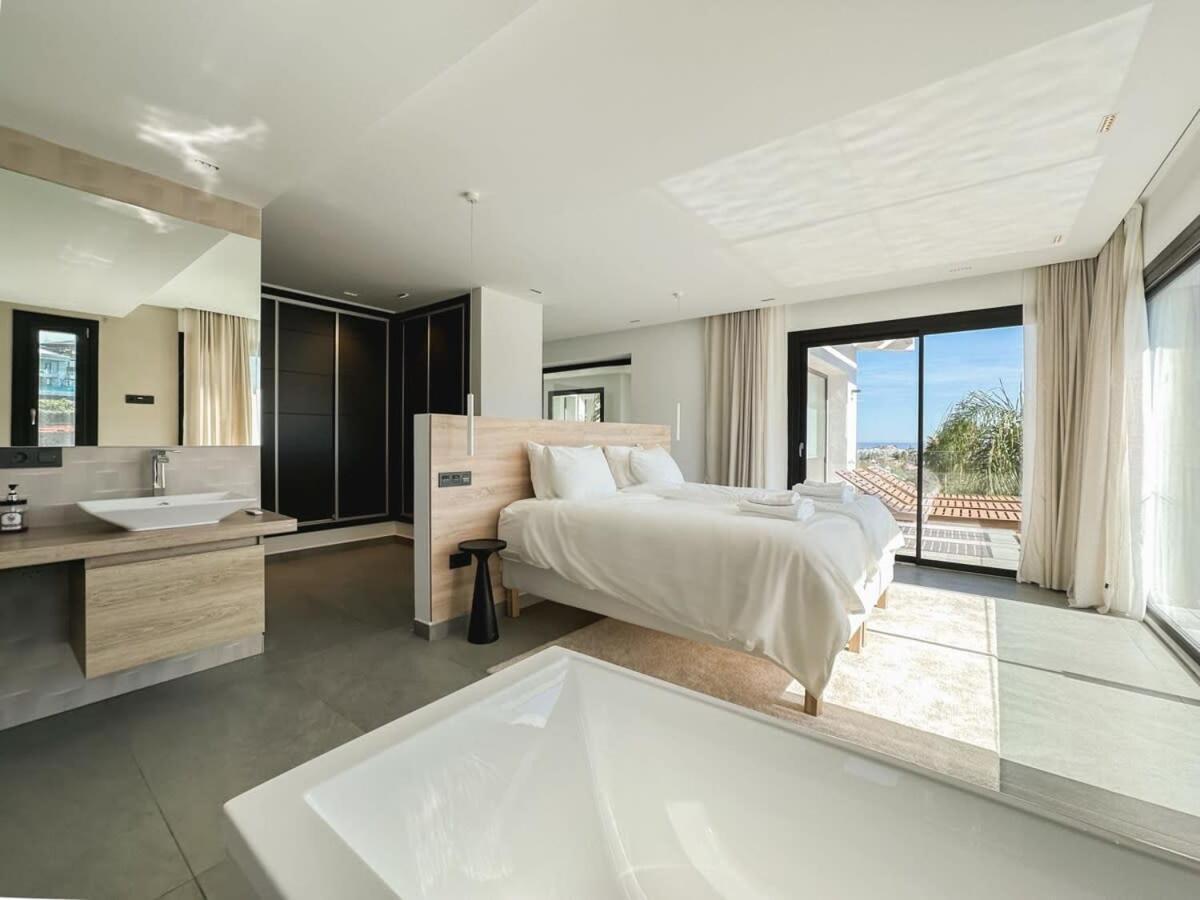 Paraiso W Parking Gym Pool Lounge Cinema