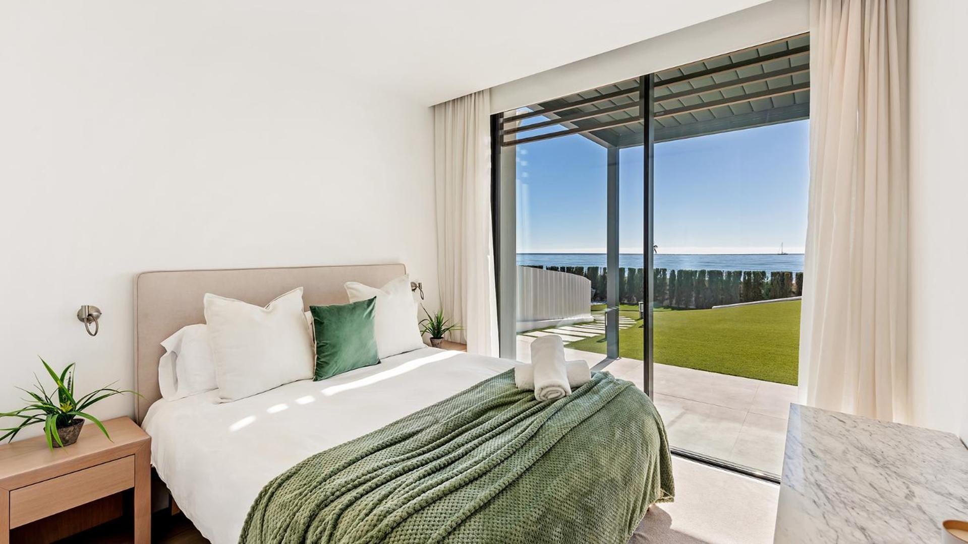 Villa Vacation Marbella I Imare Waterfront, Beachfront Villa, Rooftop Jacuzzi, Indoor Estepona