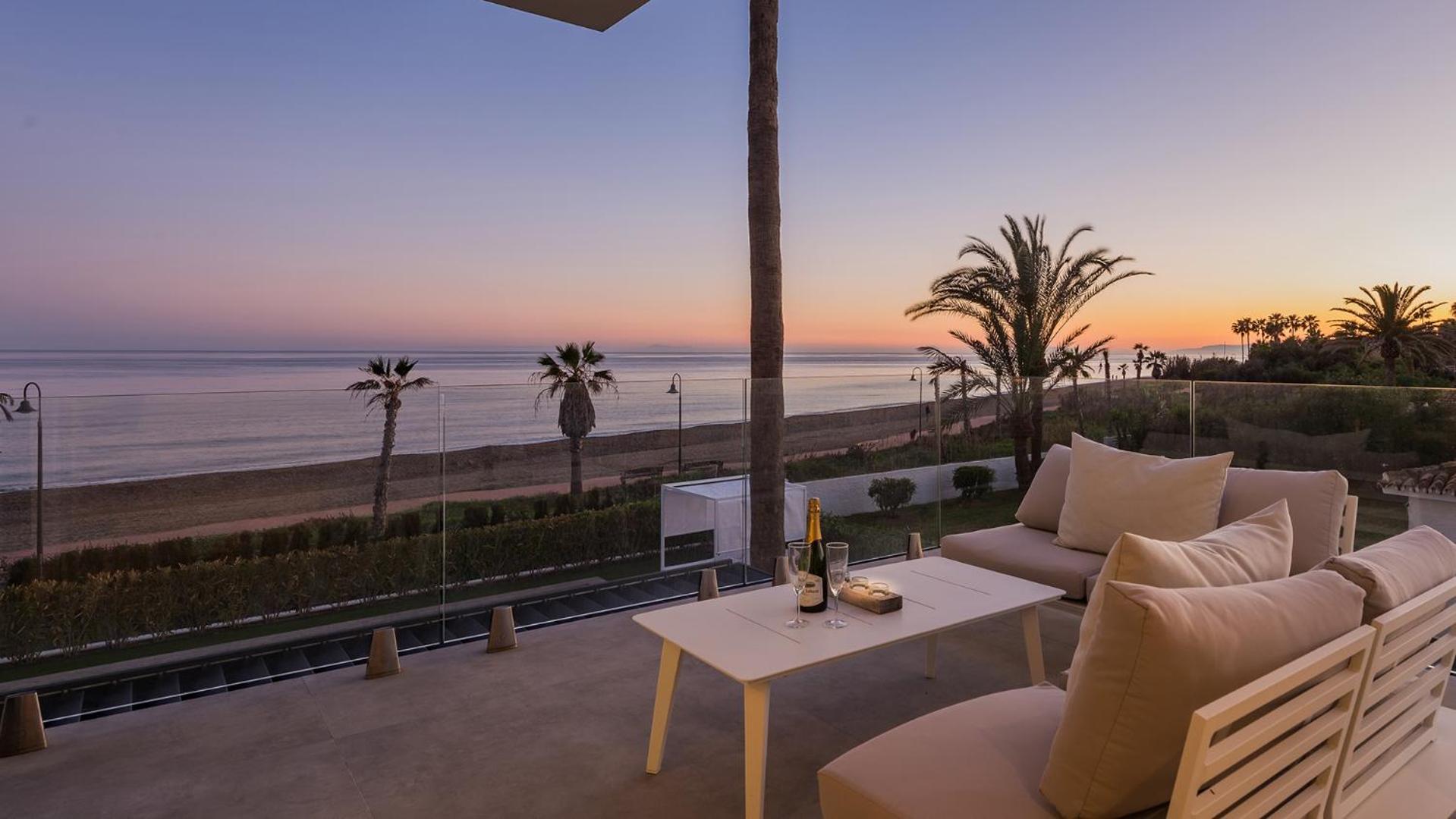 Villa Vacation Marbella I Imare Waterfront, Beachfront Villa, Rooftop Jacuzzi, Indoor