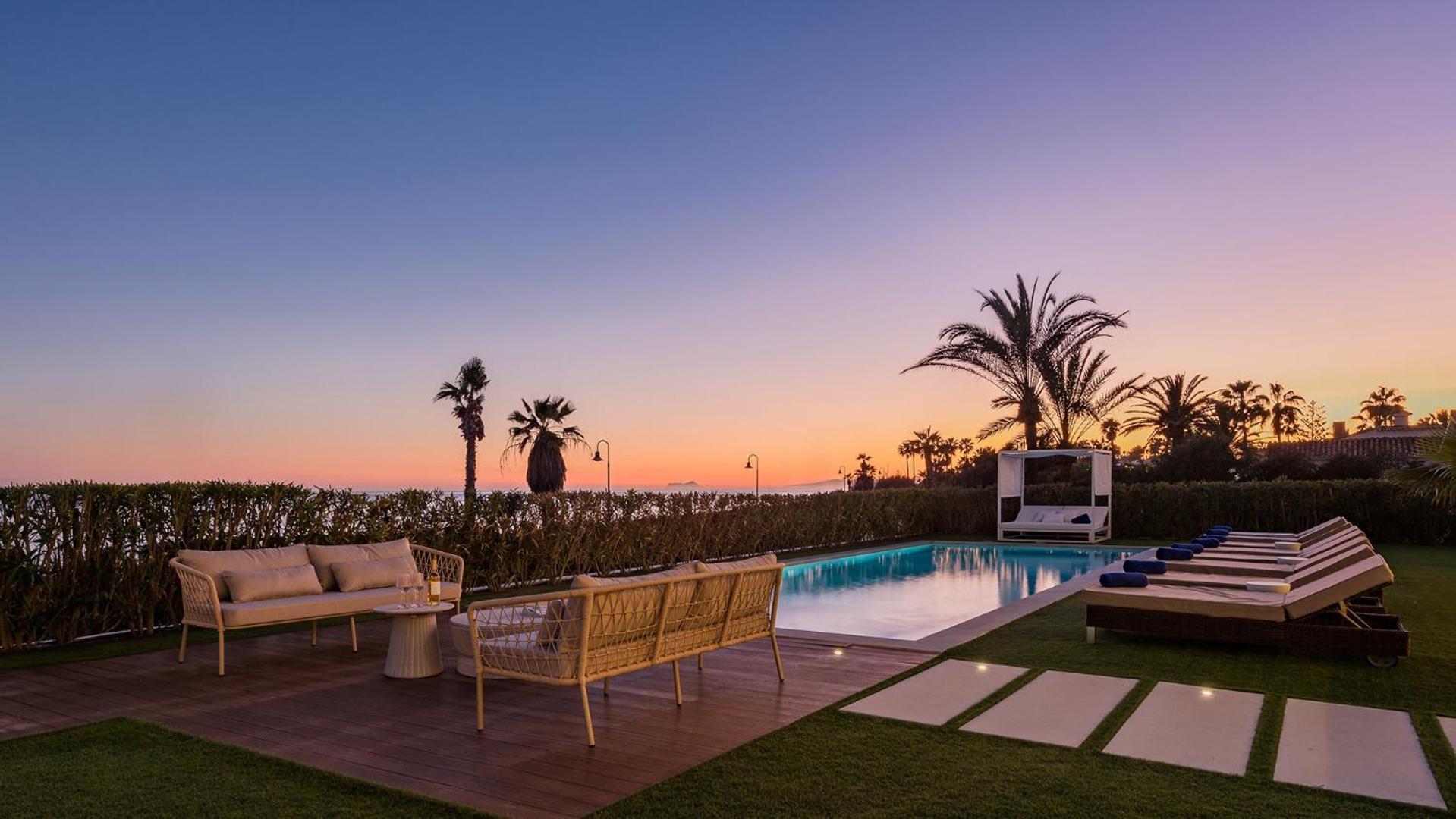 Vacation Marbella I Imare Waterfront, Beachfront Villa, Rooftop Jacuzzi, Indoor Estepona