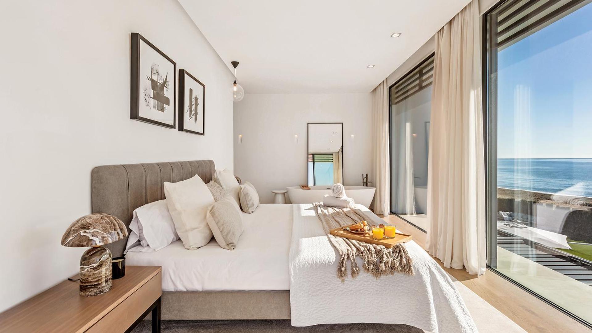 Vacation Marbella I Imare Waterfront, Beachfront Villa, Rooftop Jacuzzi, Indoor Estepona