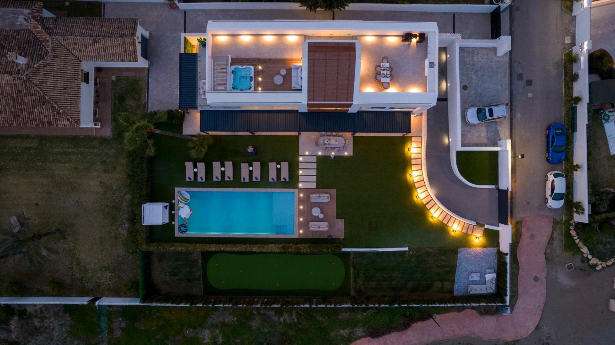 Vacation Marbella I Imare Waterfront, Beachfront Villa, Rooftop Jacuzzi, Indoor Villa *