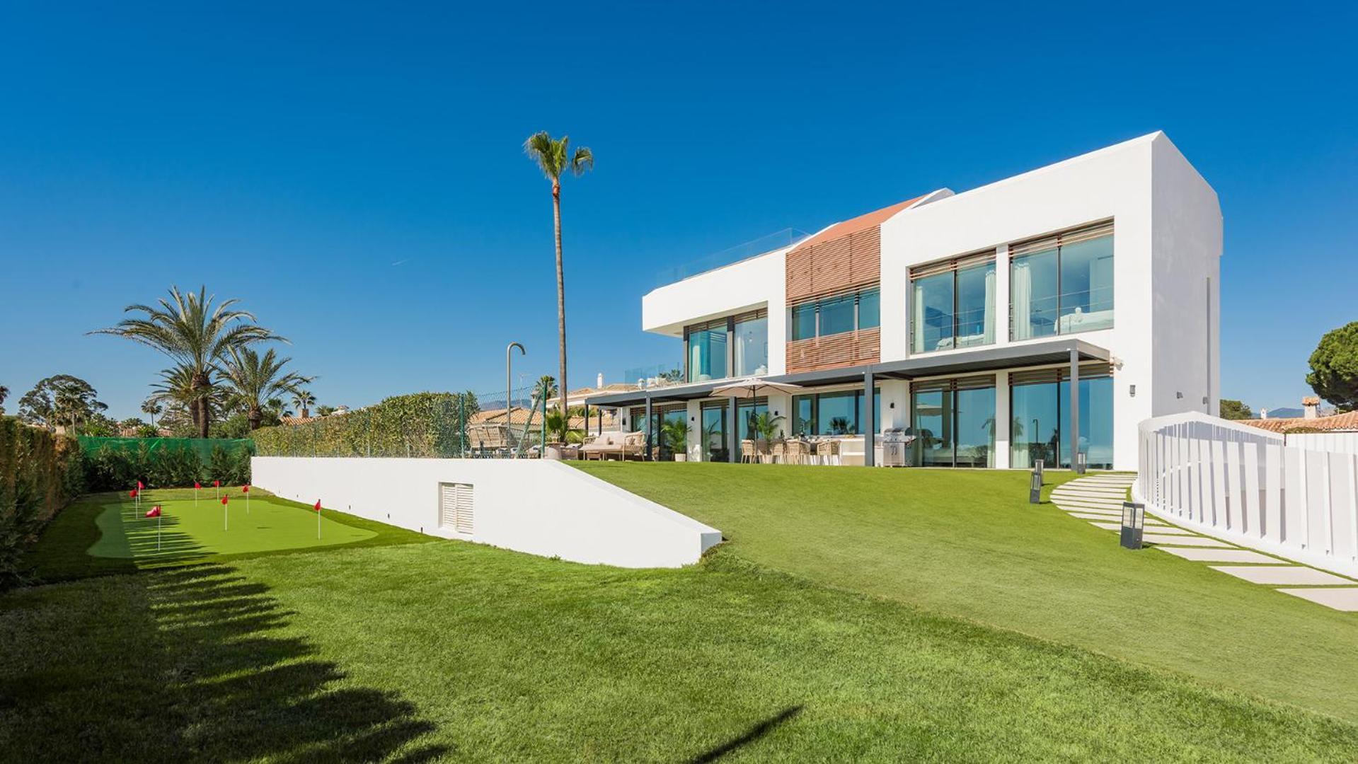 Vacation Marbella I Imare Waterfront, Beachfront Villa, Rooftop Jacuzzi, Indoor Estepona