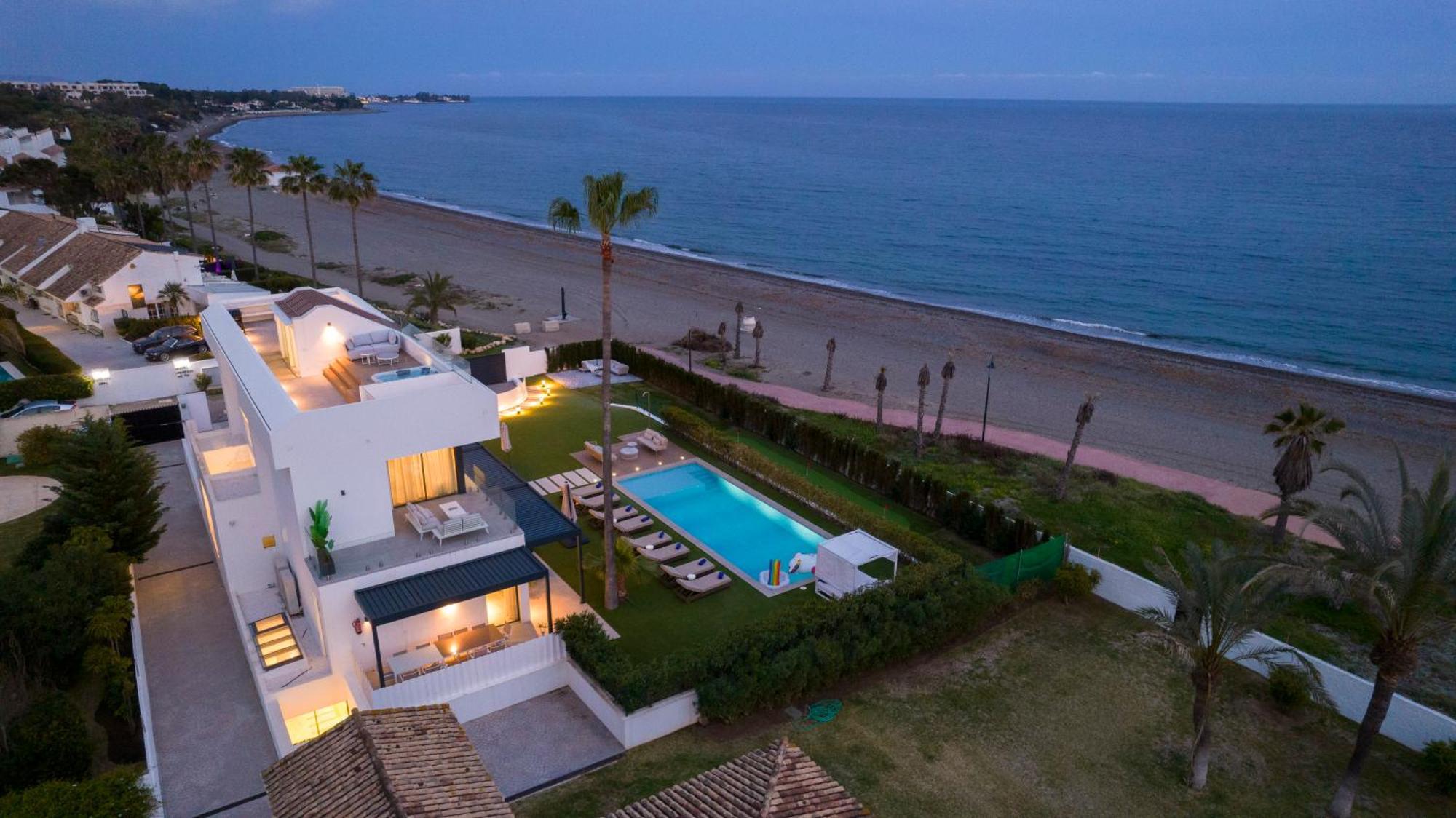 Vacation Marbella I Imare Waterfront, Beachfront Villa, Rooftop Jacuzzi, Indoor Villa