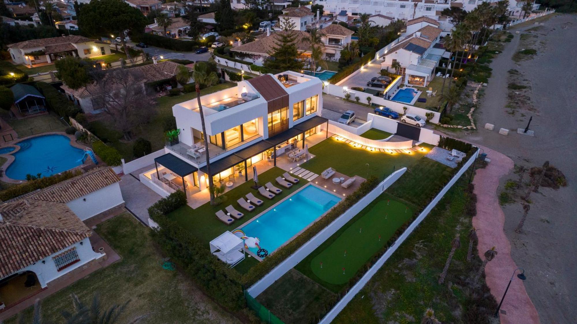 Villa Vacation Marbella I Imare Waterfront, Beachfront Villa, Rooftop Jacuzzi, Indoor Estepona