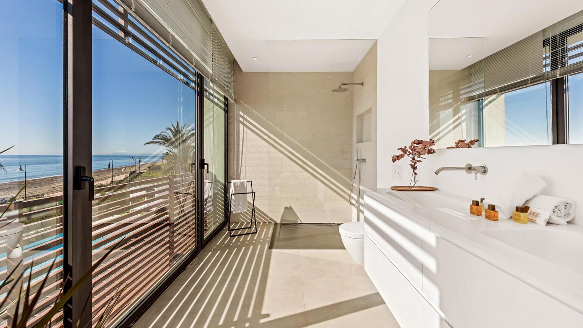 Villa Vacation Marbella I Imare Waterfront, Beachfront Villa, Rooftop Jacuzzi, Indoor *