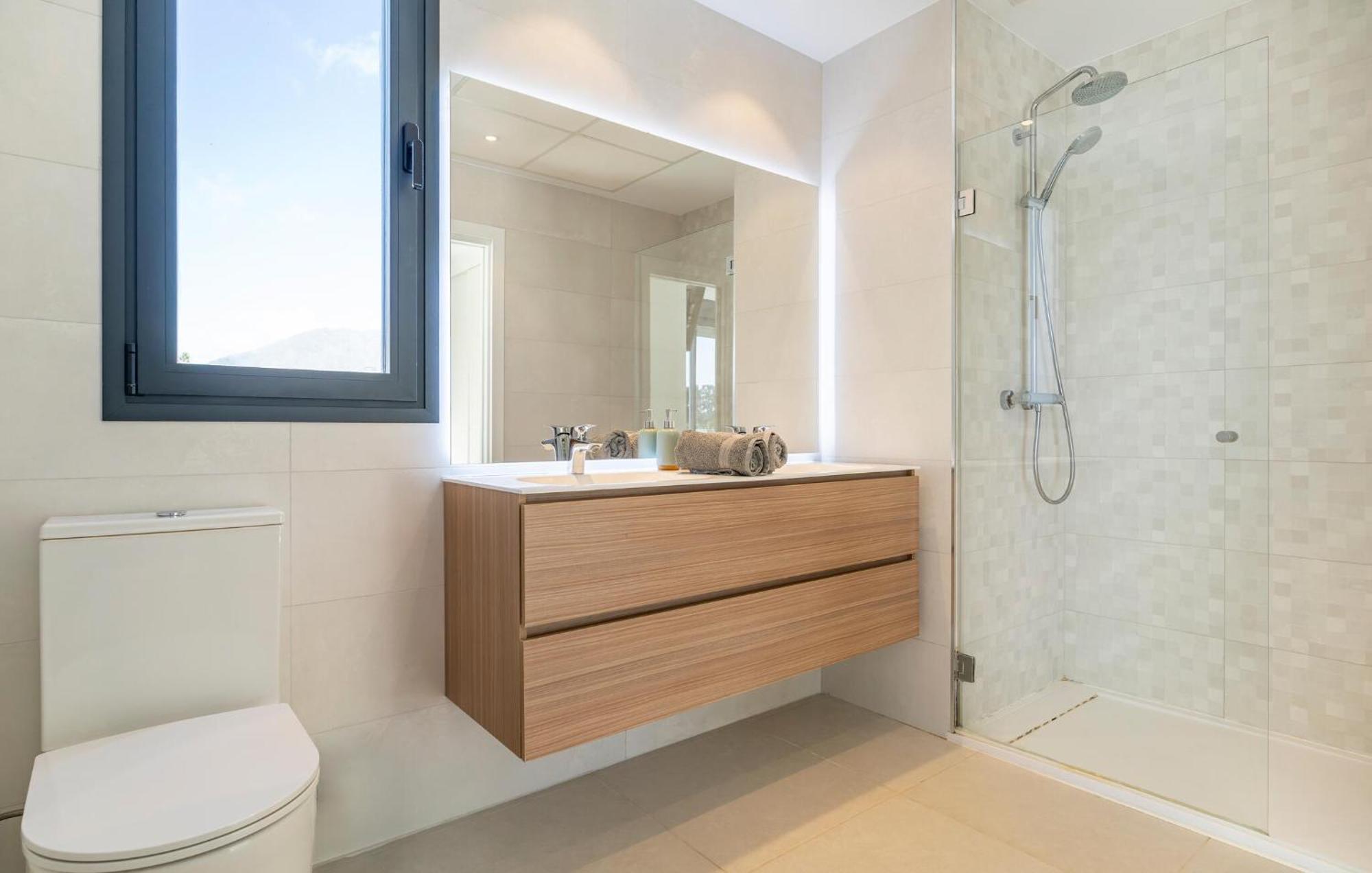 Apartment 3 Bedroom Amazing In Estepona