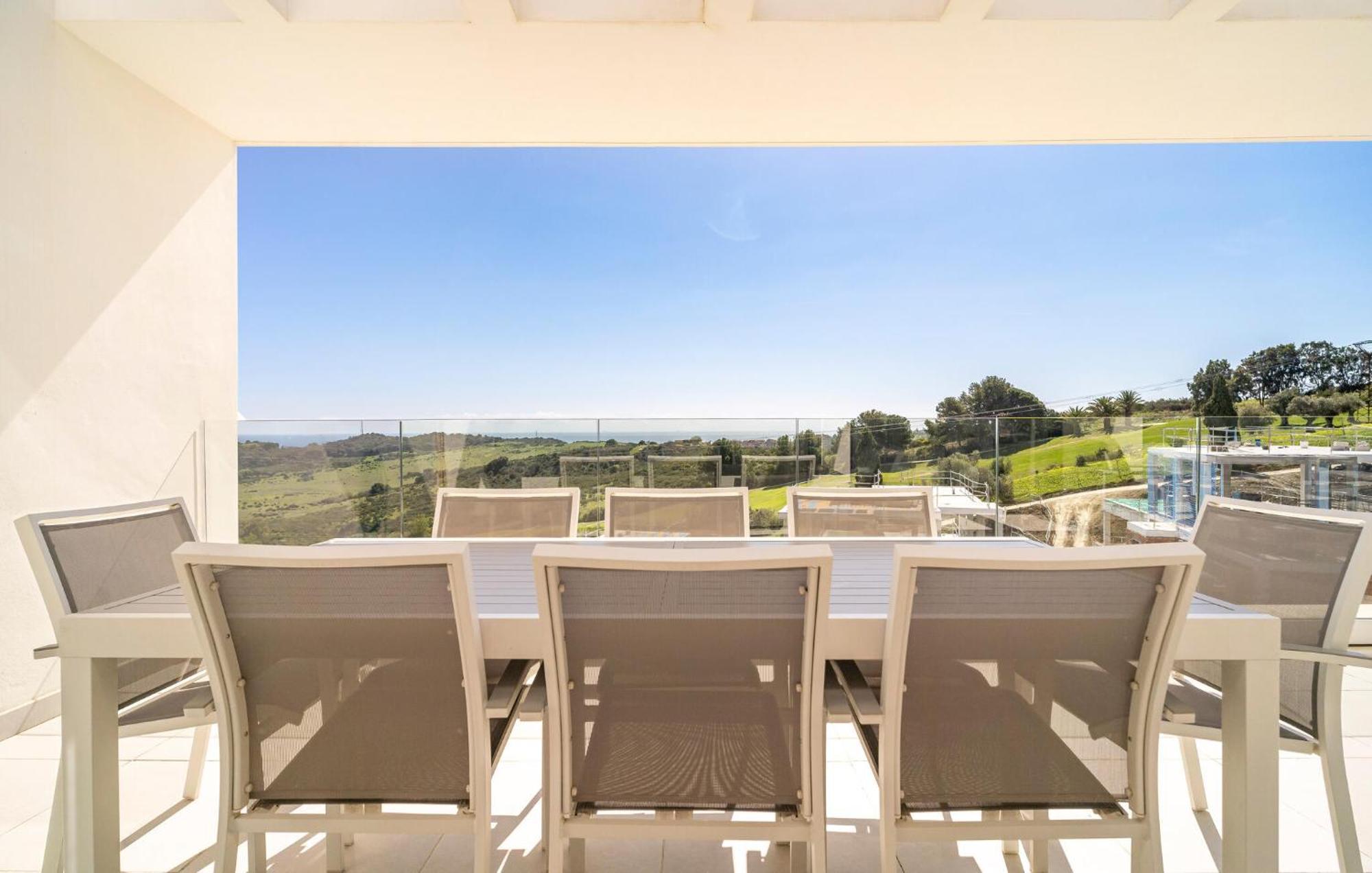 3 Bedroom Amazing In Apartment *