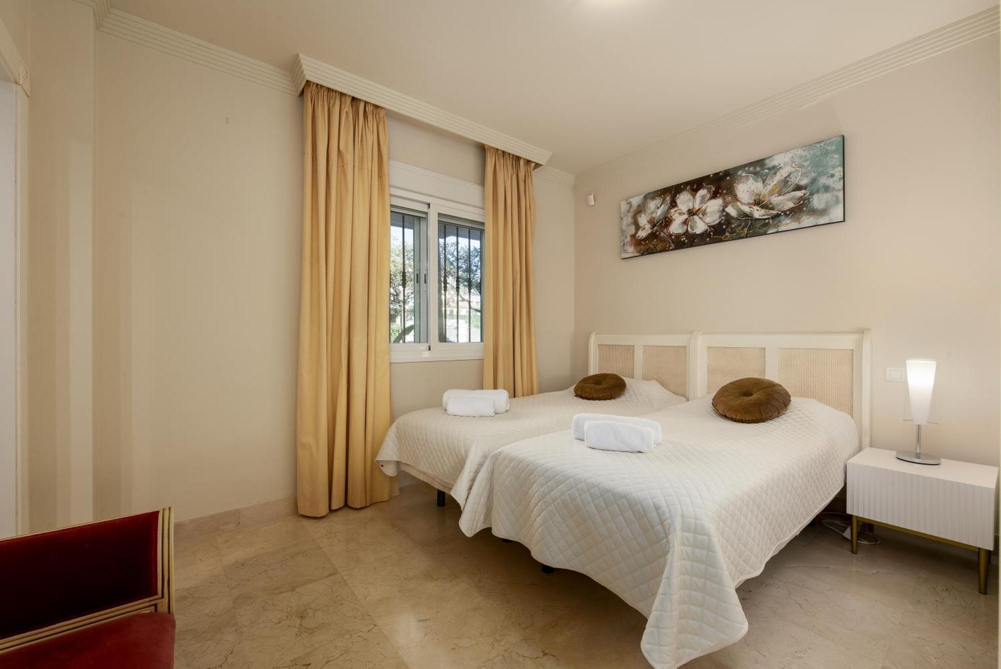 Sinfonia - 2br, Pool Estepona