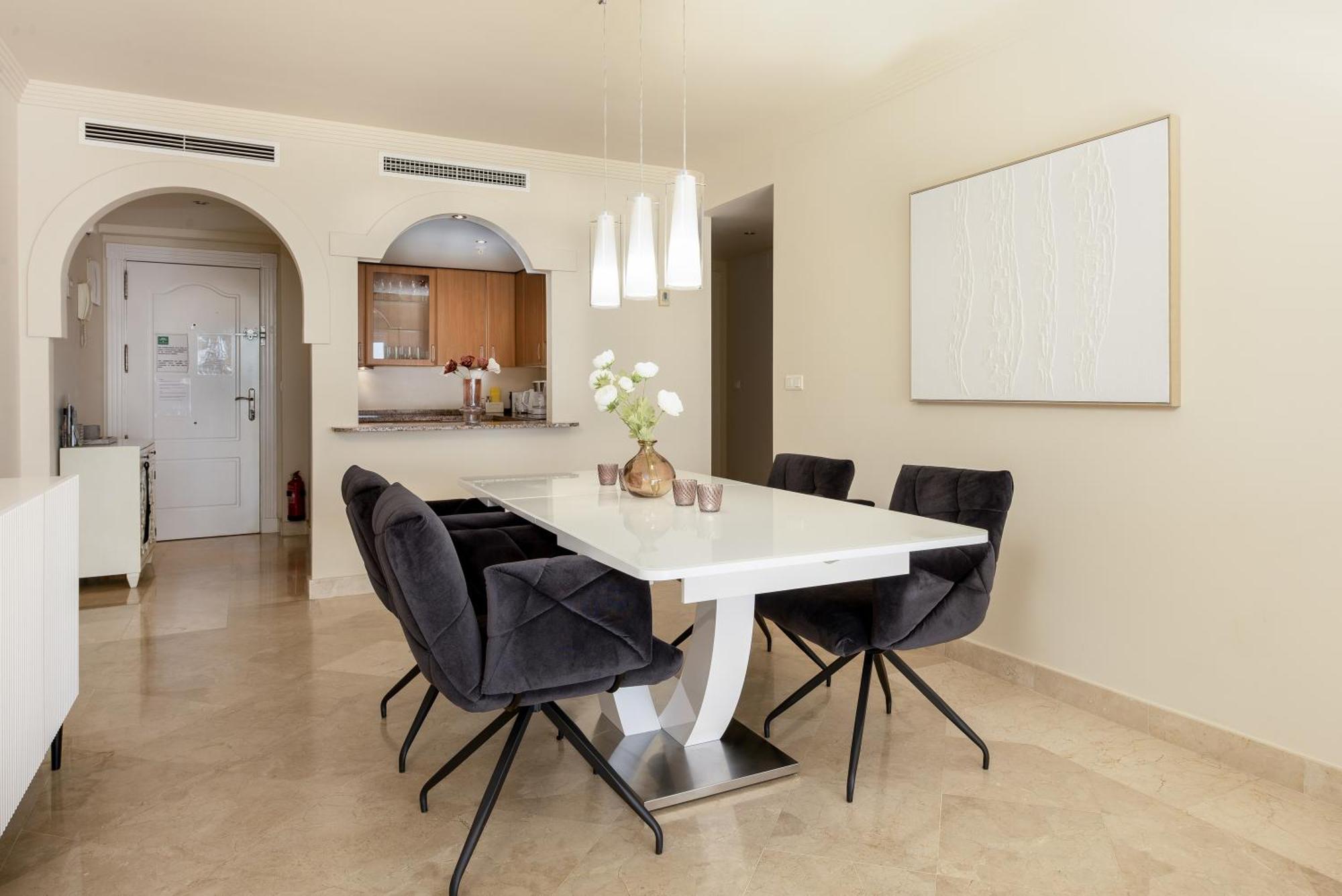 Sinfonia - 2br, Pool Apartment Estepona