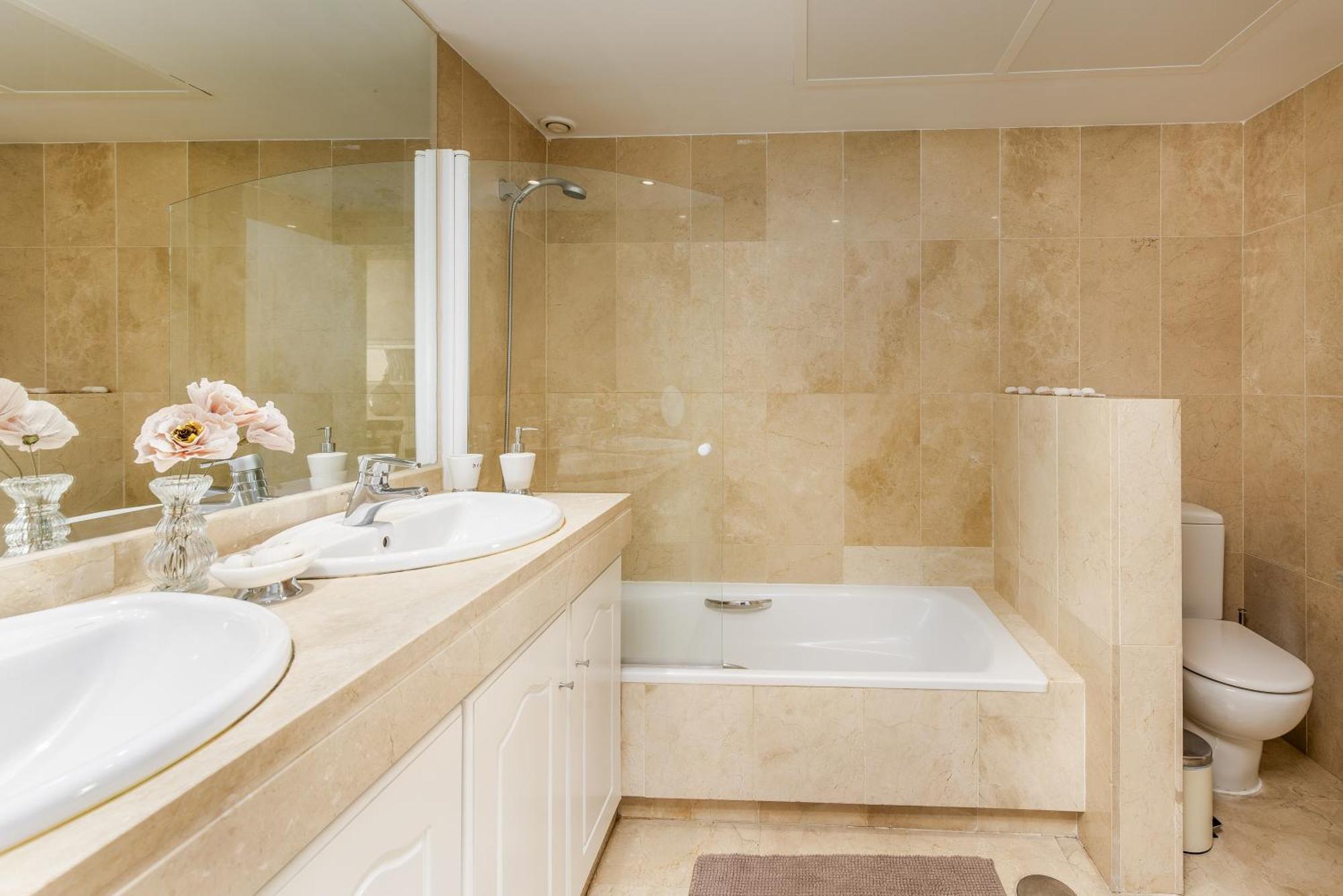 Sinfonia - 2br, Pool Apartment *