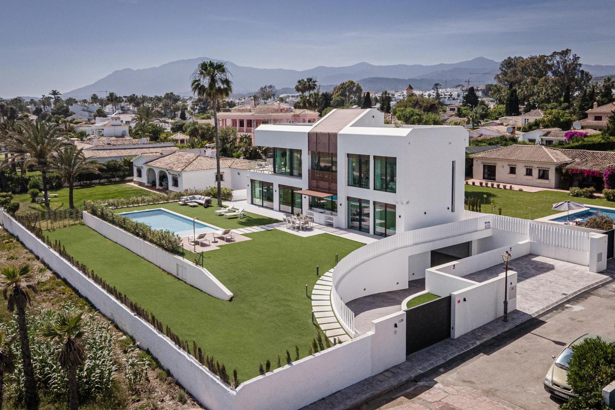 Villa Vacation Marbella I Imare Waterfront, Beachfront Villa, Rooftop Jacuzzi, Indoor