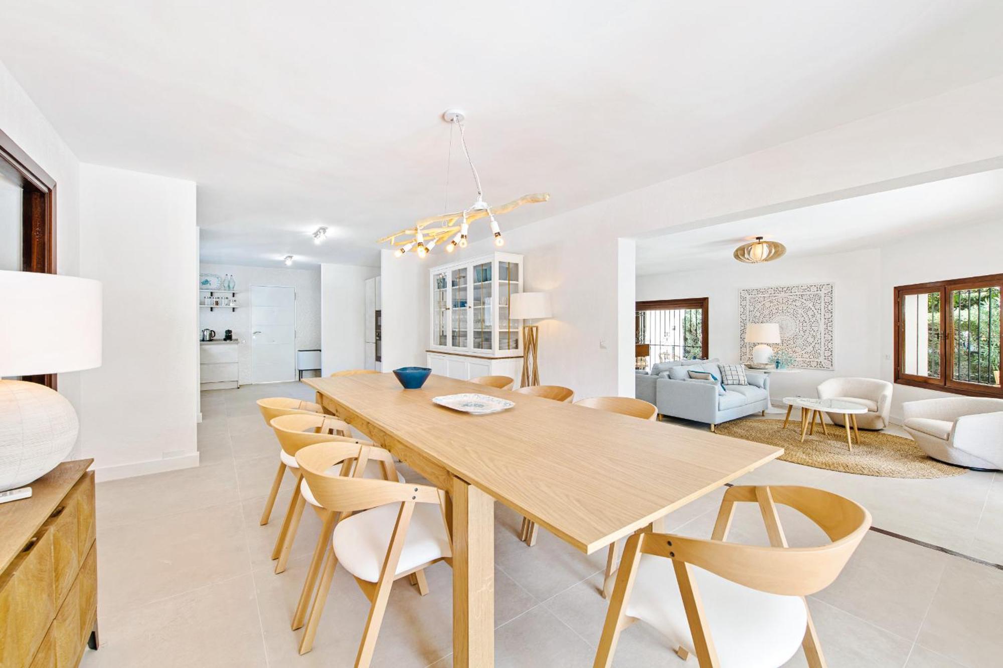 Vakantiehuis Luxurious Just 200m From The Beach!