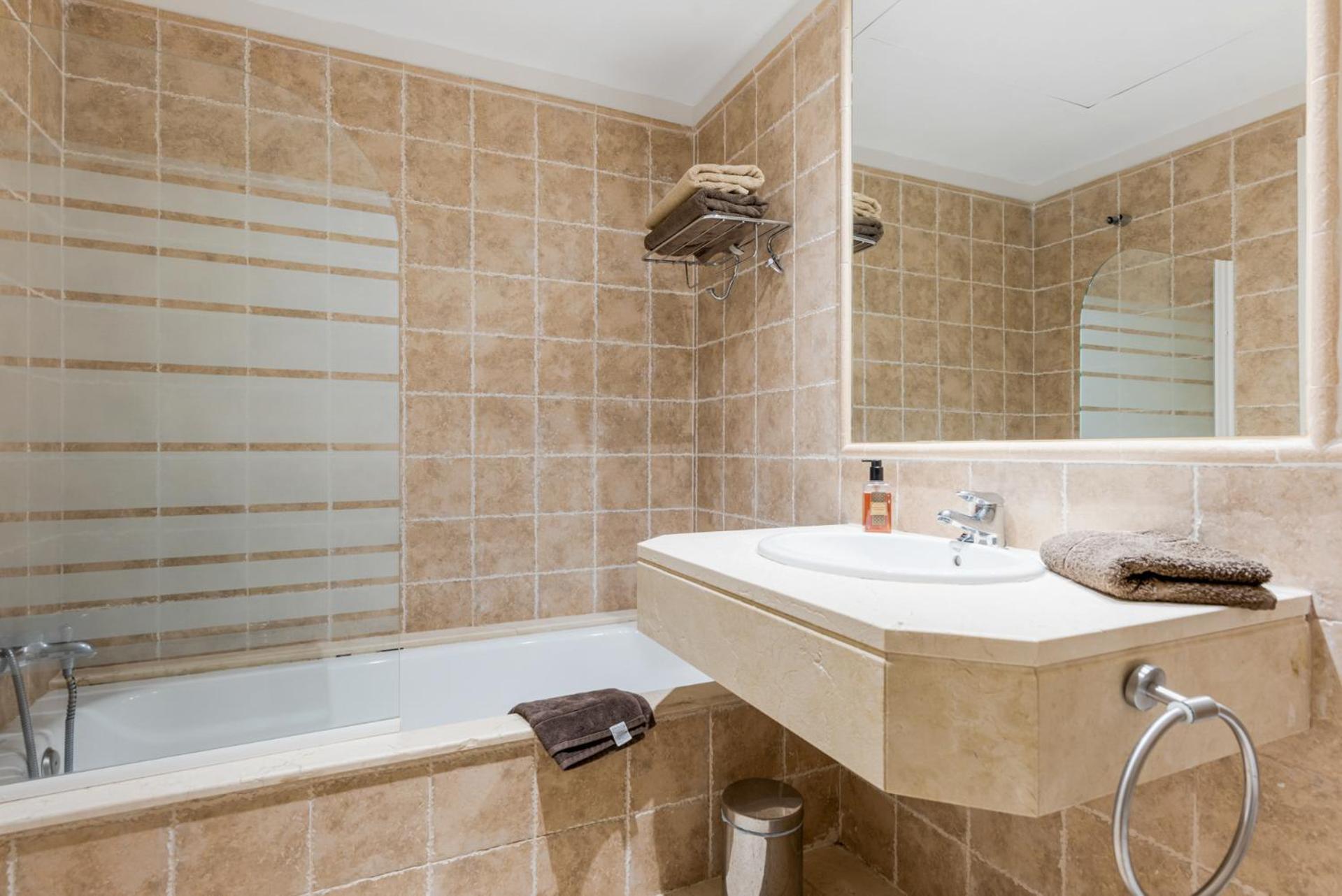 Flamingos Luxurious-royal Flamingos Apartment *
