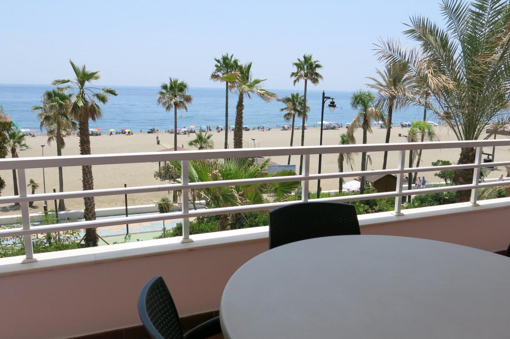 Gorgeous Sea Views And Great Location!